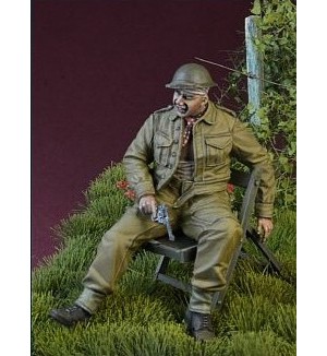 1/35 WWII イギリス陸軍負傷しイスに腰掛ける兵士 （1940-45年装備）